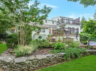 32 Cannon Ct, Huntington, NY 11743