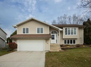 6122 Fairway Dr NW, Rochester, MN 55901