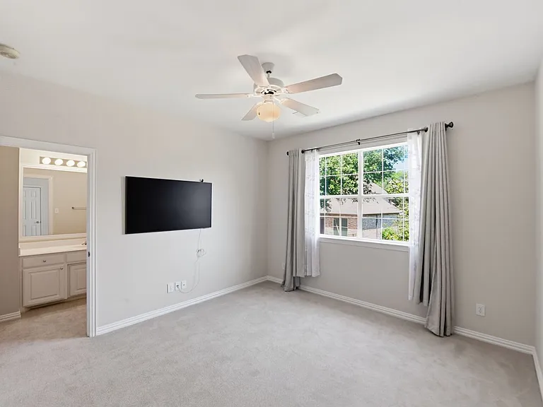 1020 Highland Oaks Dr — Photo 35