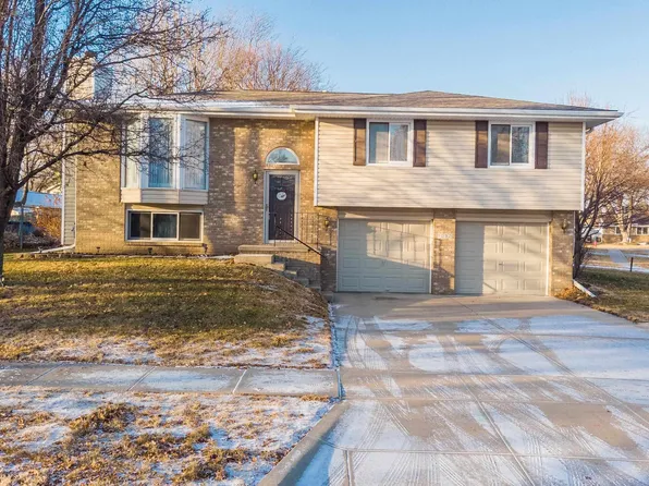 1032 Parkview Ln, Lincoln, NE 68512