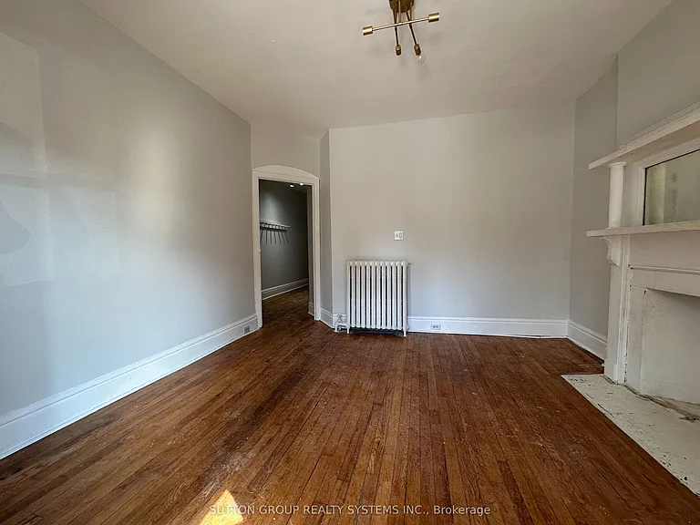 237 Dovercourt Rd #B — Photo 4