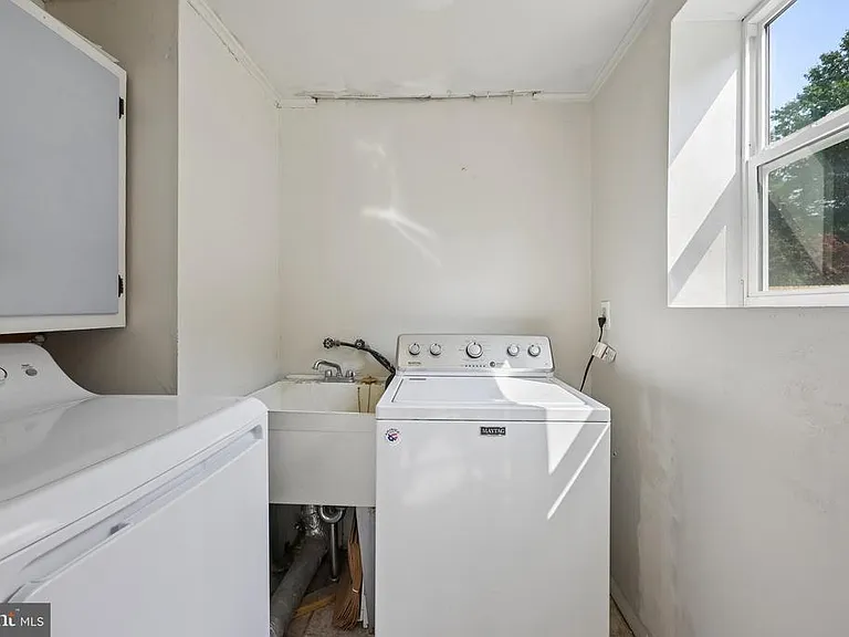 118 Sylvan Ter — Photo 12