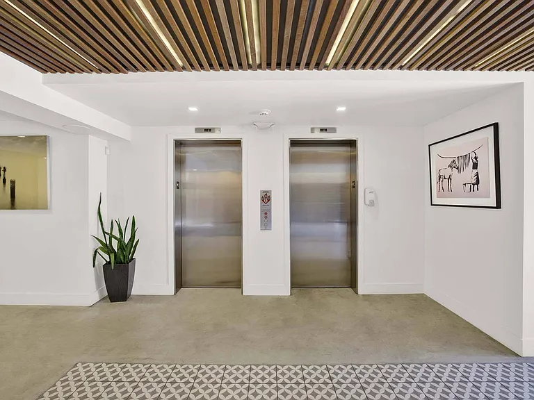 Westwood Riviera Apartments — Photo 25