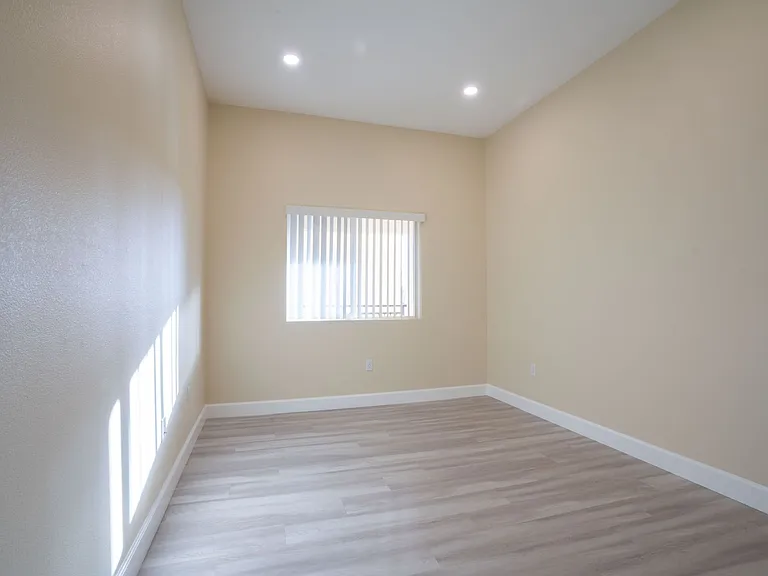 Pacific Heights Apartments — Photo 6