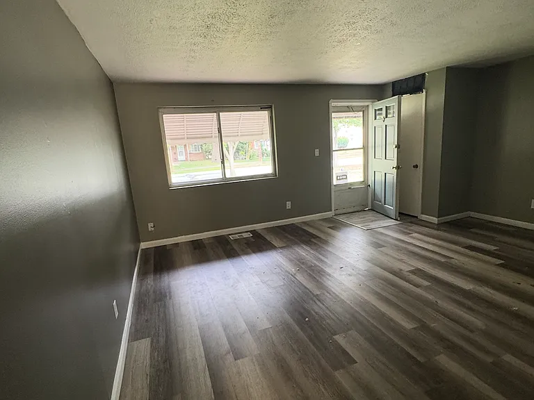 6015 Glenway Dr #B — Photo 7