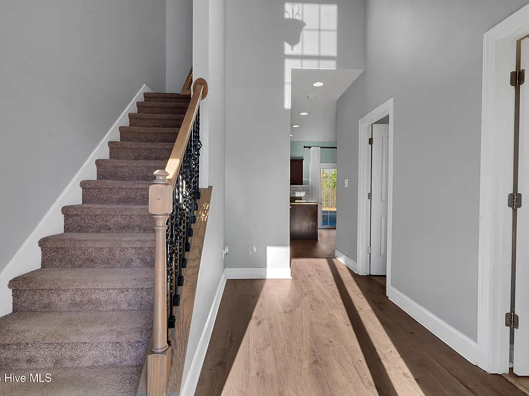 109 Rosegarten Ct — Photo 3