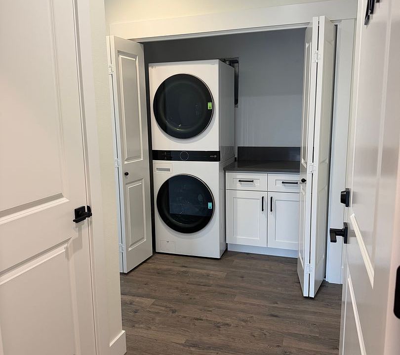 1st image of 4885 River Rd N #301