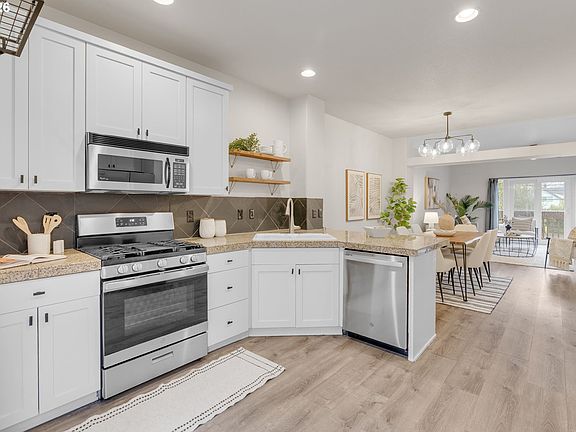 5th image of 435 NE Cook St