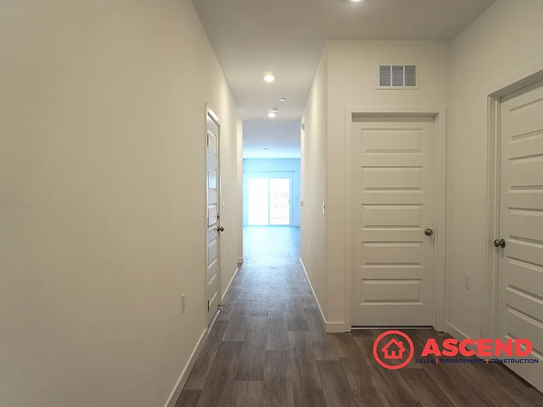 8206 Wandesford Dr — Photo 2