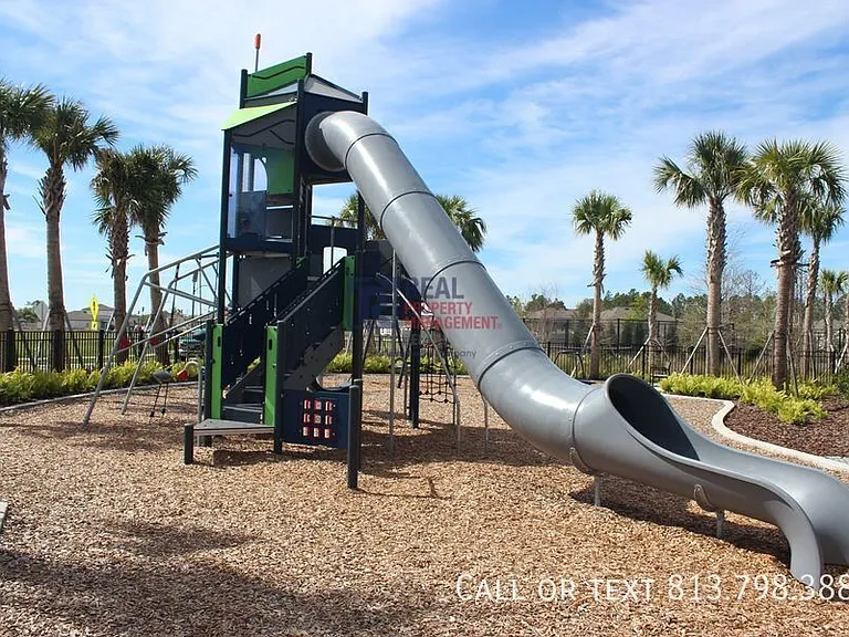 3911 N Maryland Ave — Photo 45