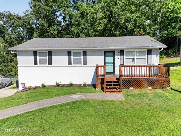 730 Black Forest Dr, Maryville, TN 37801