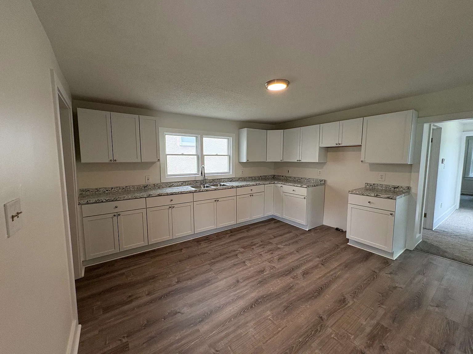 915 Kickapoo St — Photo 3