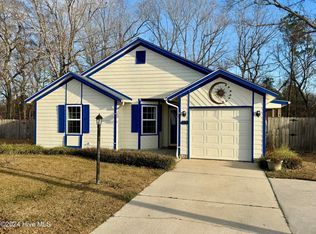 408 Hunting Green Dr, Jacksonville, NC 28546