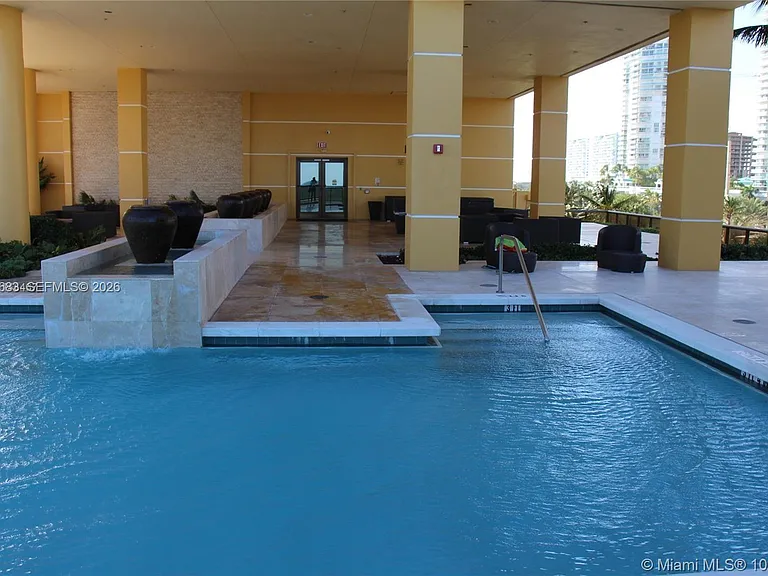 16275 Collins Ave — Photo 32
