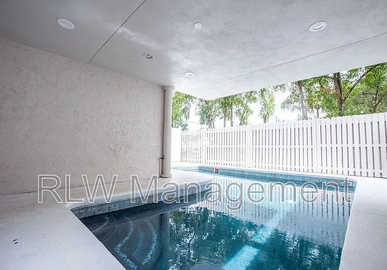 216 E Alfred St #220 — Photo 9