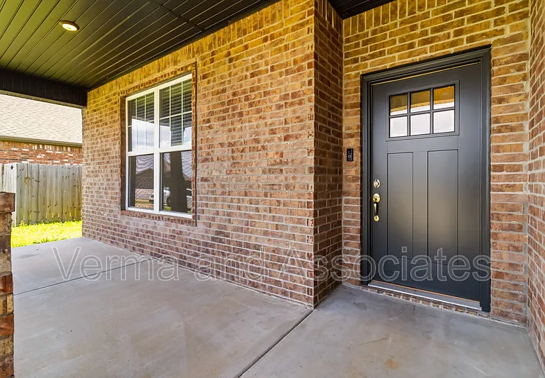 931 E Skyline Loop — Photo 8