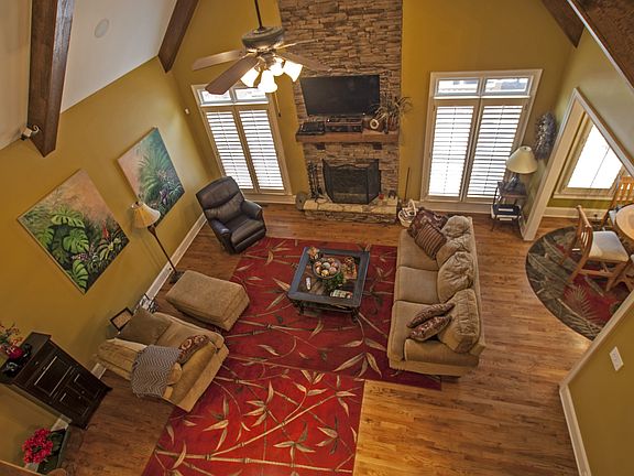 5th image of 11 Stately Oaks Dr