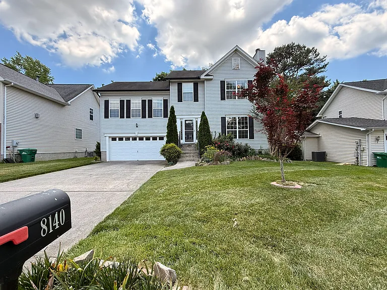 8140 Robins Nest Ln — Photo 1