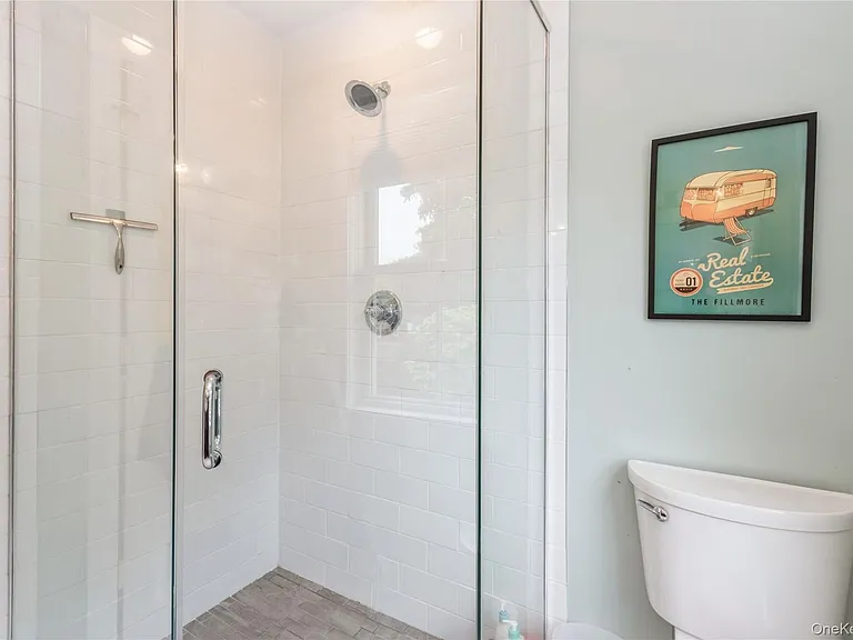 120 Verplanck Ave — Photo 19