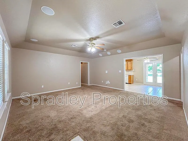 3 bed, 2.0 bath, 1369 sqft, $1,650 — Photo 2