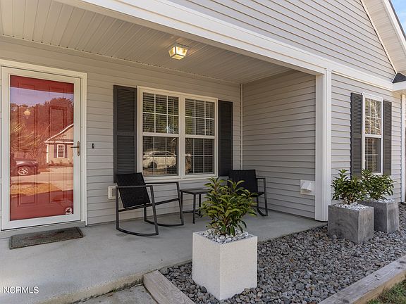 4th image of 818 Southern Charm Drive