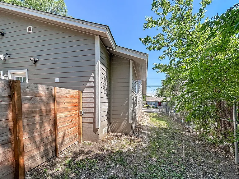438 Gulf St — Photo 14