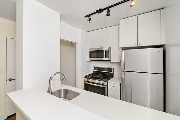 Rented by REAL New York | media 7