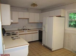 2143 Linnus Dr, High Ridge, MO 63049