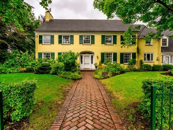 201 Brattle Rd, Syracuse, NY 13203