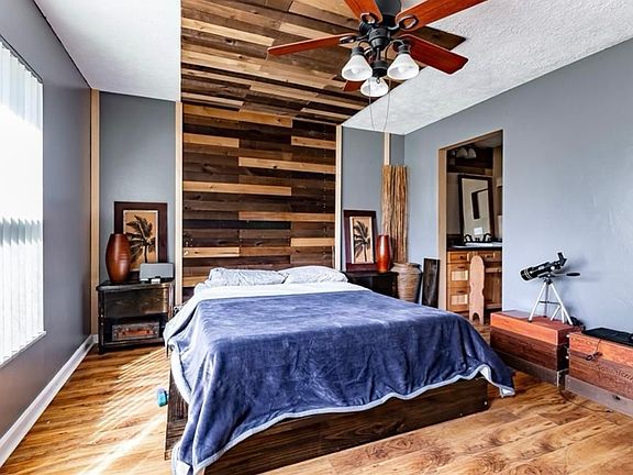 3rd image of 14695 Pine Glen Cir