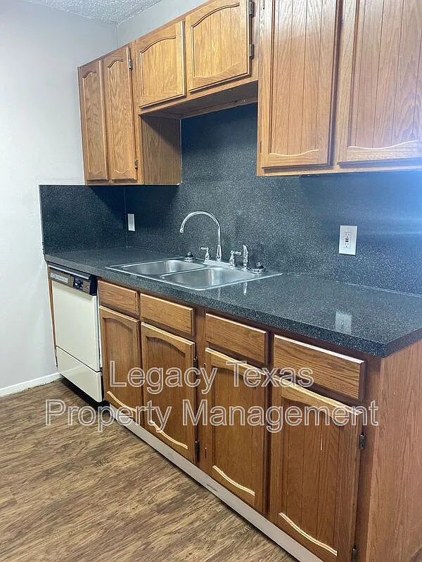 1 bed, 1.0 bath, 650 sqft, $1,000 — Photo 4