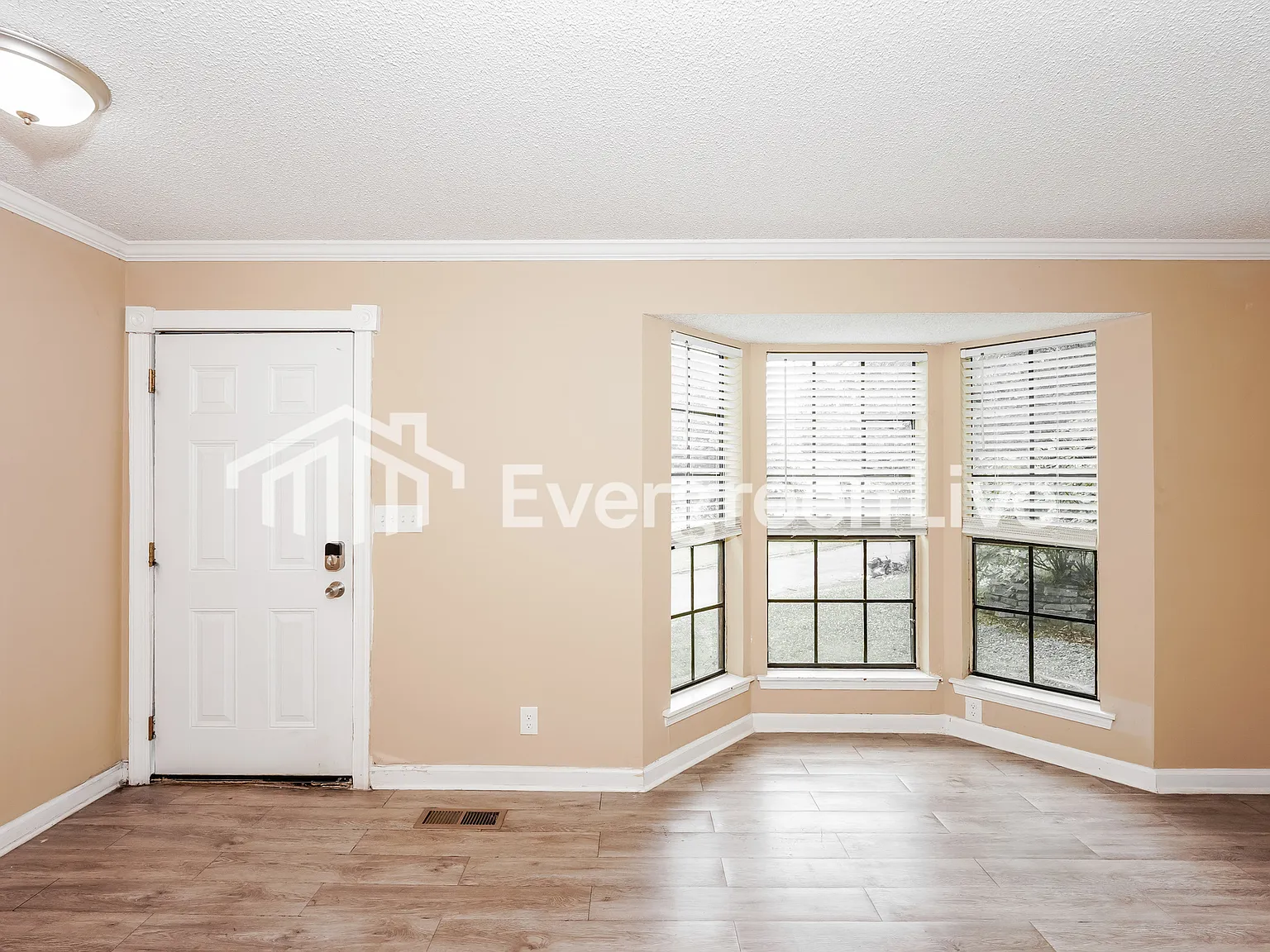 3 bed, 2.0 bath, 1565 sqft, $1,295 — Photo 3