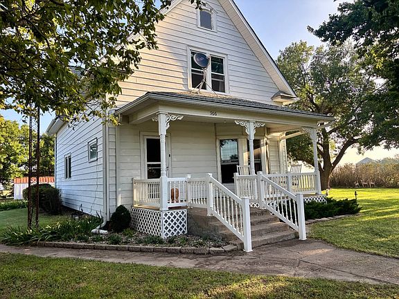 2nd image of 906 Monument Ave