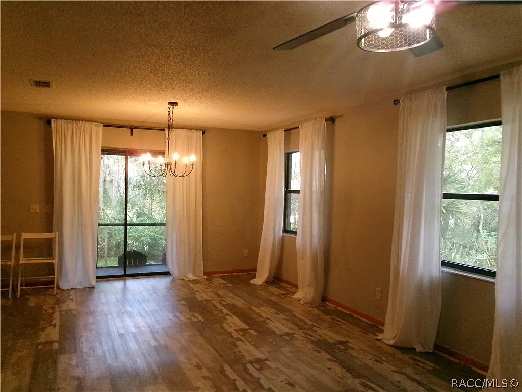 2 bed, 1200 sqft, $2,200 — Photo 4
