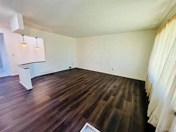 4th image of 29352 Bon Mar Dr