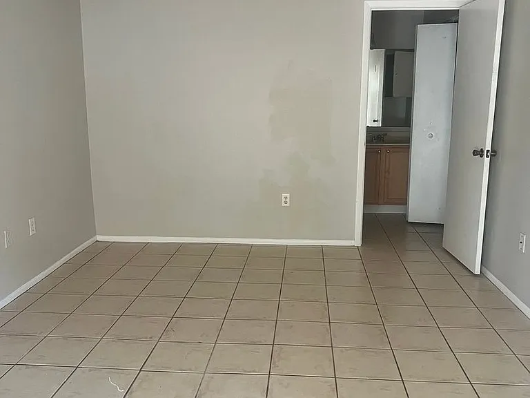 160 Edgewater Cir — Photo 7