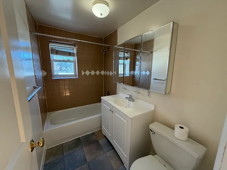 1342 New York Ave #1 — Photo 3