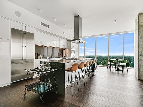 5th image of 301 West Ave #5604