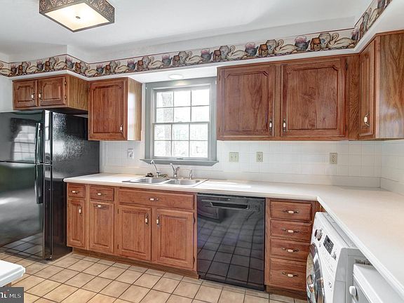 3rd image of 38 Salt Grass Rd