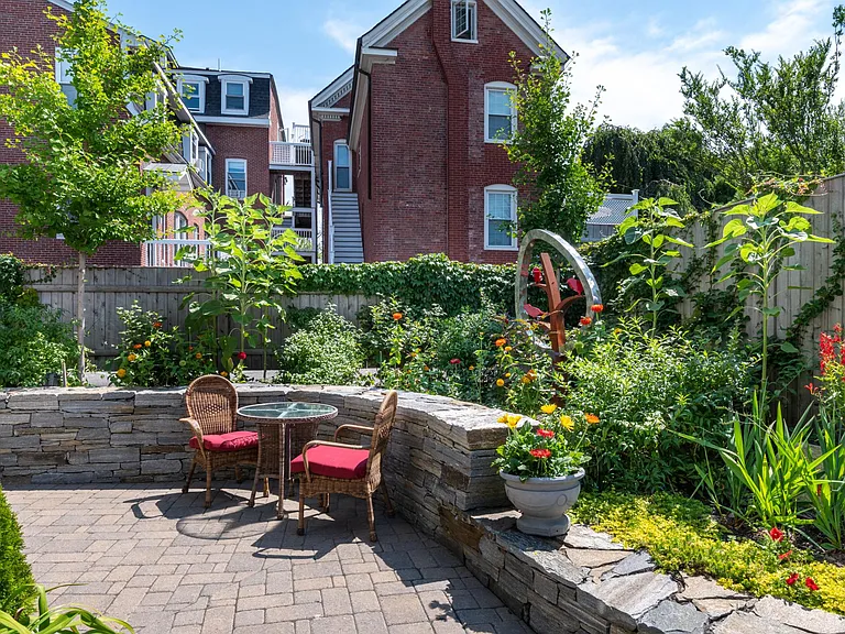 52 Wilmot St #1R — Photo 16