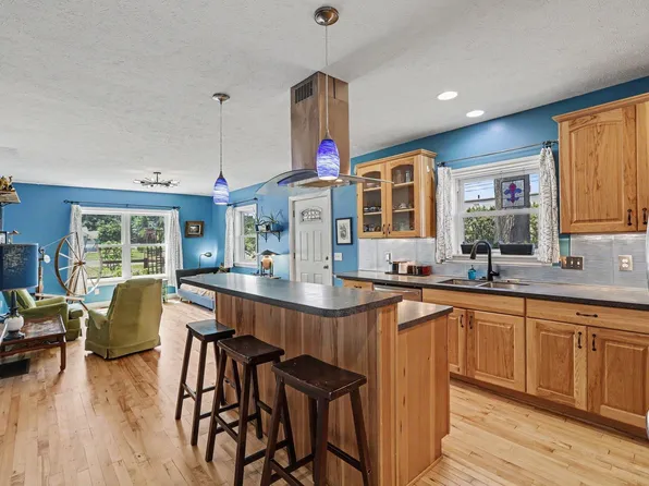 552 W 15th St, Traverse City, MI 49684