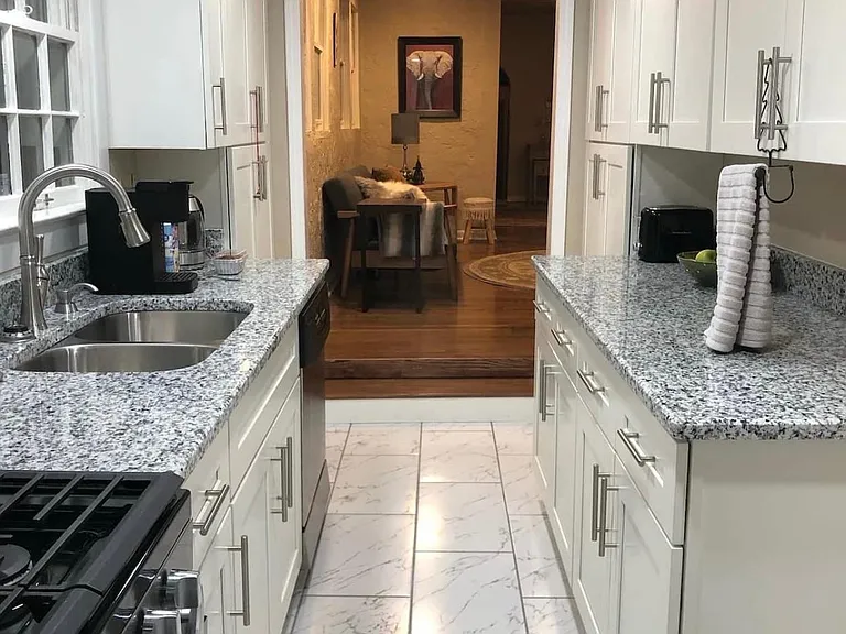 2234 Monroe Ave — Photo 8