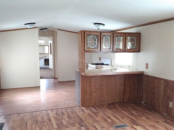2nd image of 1000 W Inverness Dr