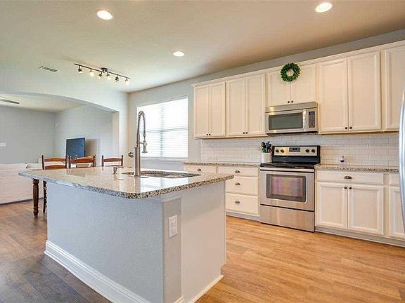 5th image of 4829 Lazy Oaks St