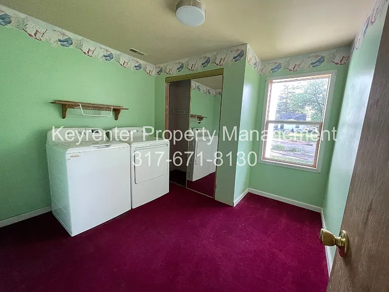 1027 E 4th St — Photo 6