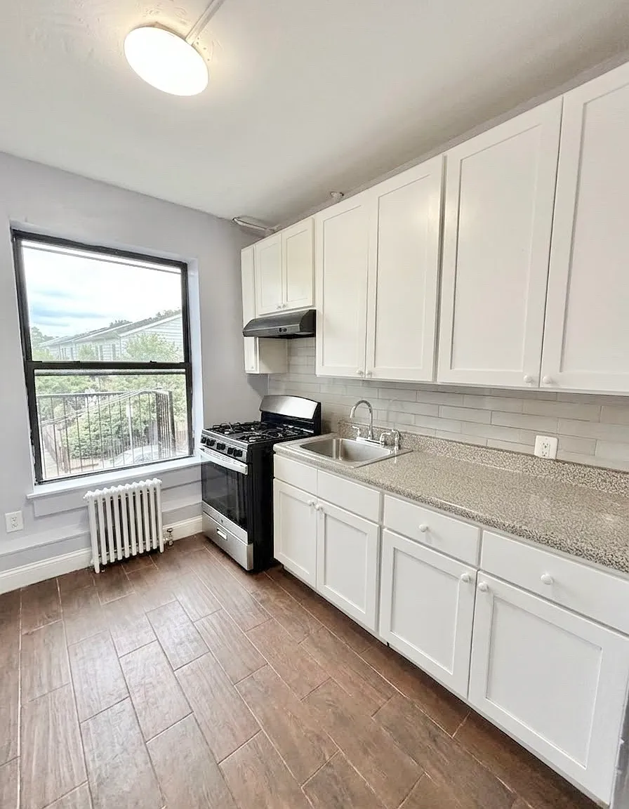 557 Ocean Ave — Photo 3