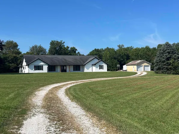 1933 Clover Ln, Mitchell, IN 47446