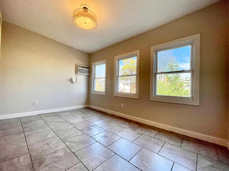 1814 C St SE #3 — Photo 12