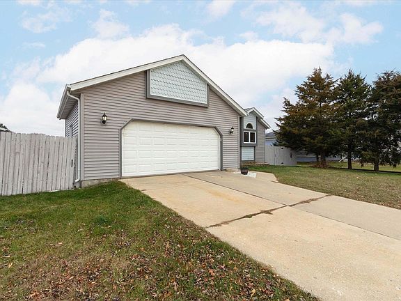 3rd image of 2355 Garden Dr