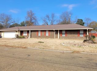 919 Gentry Dr, Indianola, MS 38751